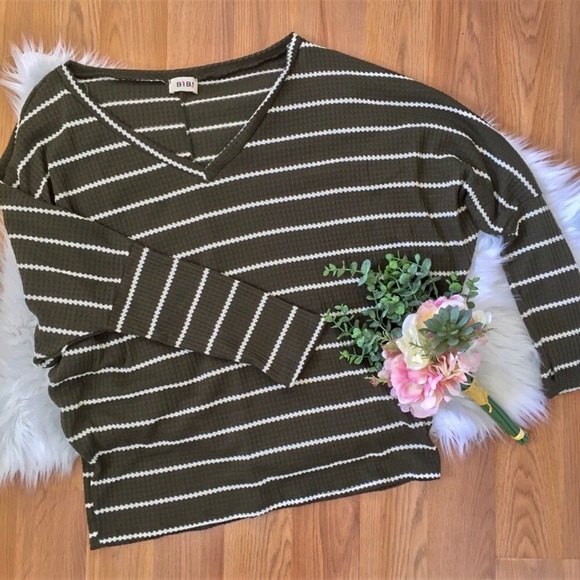 Hazel & Olive Tops - Hazel & Olive🍂Top - Large